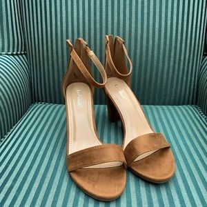 Lovemark suede sandal in 7 1/2 NWB